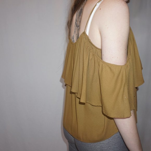 Flowy Off-The-Shoulder Blouse - Picture 5 of 7